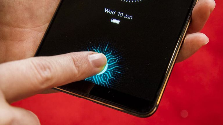 قارئ البصمات مدمج تحت شاشة هاتف جالاكسي S10 