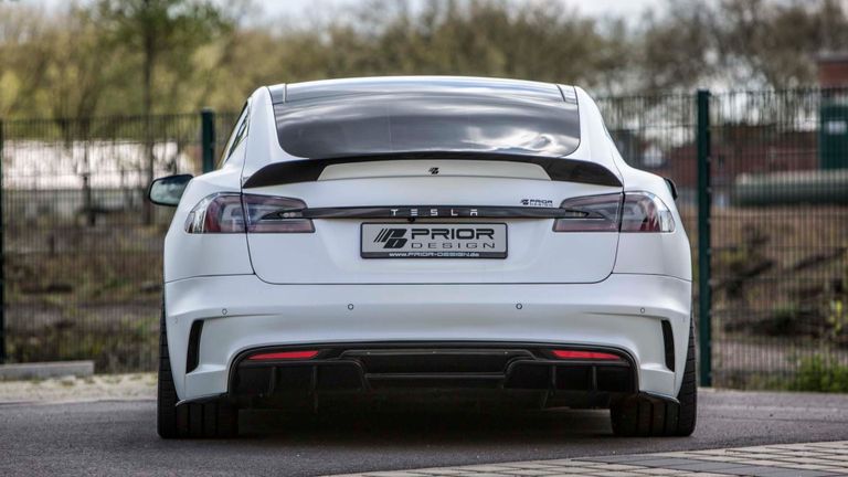 تسلا Model S P100D تسلا تجاوزت معظم السيارات الرياضية الشهيرة