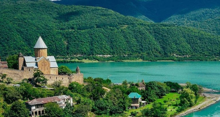 أحد شواطئ إندونيسيا