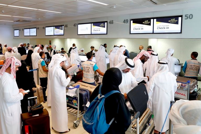 أول وفود "برنامج زايد للحج 2018" يتوجه إلى الأراضي المقدسة