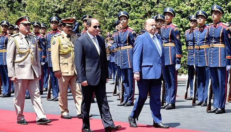 الرئيس المصري خلال استقباله لنظيره اليمني بالقاهرة أمس