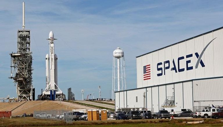 سبيس إكس تعتزم بدء تسيير رحلاتها الفضائية المؤهولة في 2019