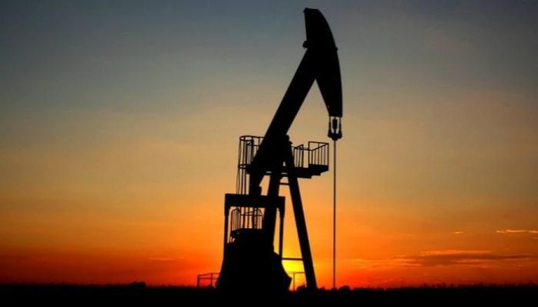 زيادة المخزون في الخام الأمريكي تهبط بأسعار النفط