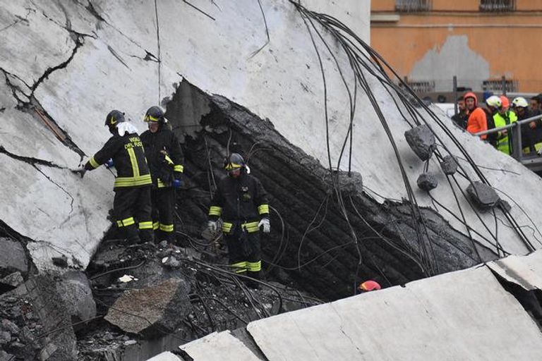 انهيار جسر موراندي في مدينة جنوة الإيطالية
