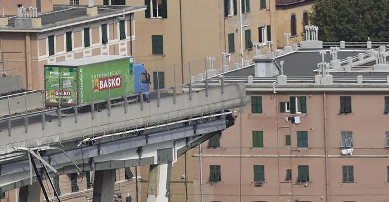 انهيار جسر موراندي في مدينة جنوة الإيطالية