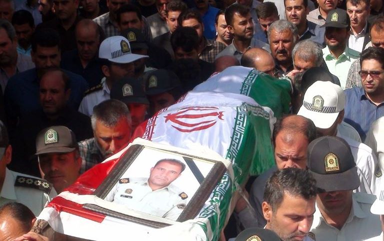 جنازة الضابط الإيراني في كرمانشاه