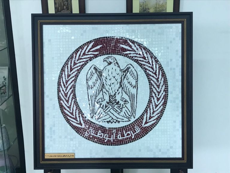 عبدالله الحوسني أثناء عمله لوحة عام زايد 