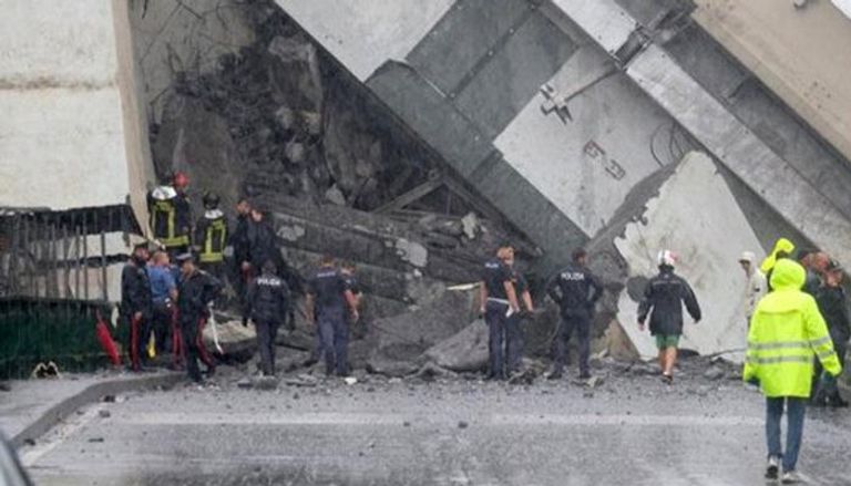 حادث انهيار جسر في مدينة جنوة بإيطاليا