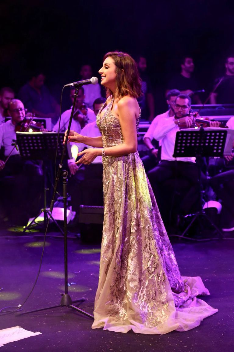 من حفل المطربة أنغام