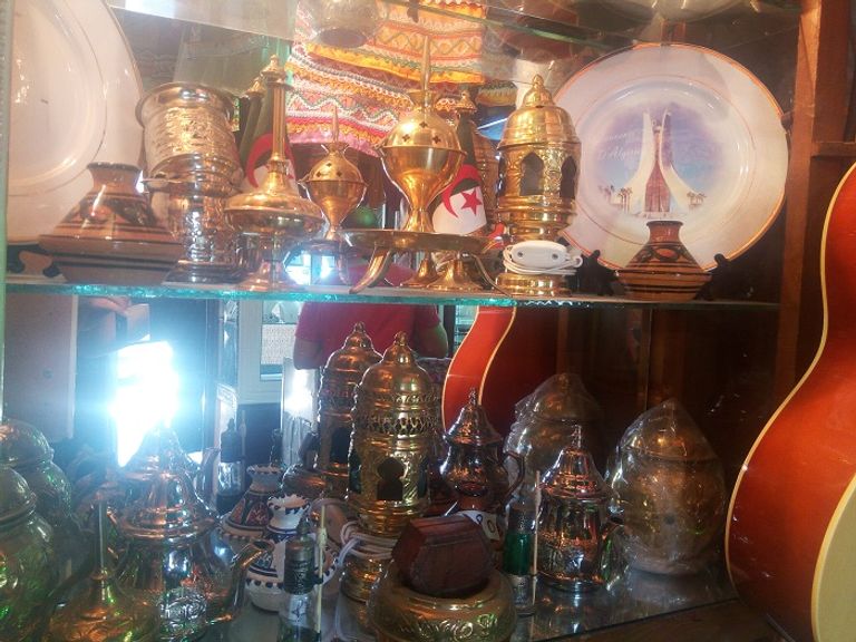 أقدم محل لبيع القطع التقليدية في الجزائر أقدم محل لبيع القطع التقليدية في الجزائر