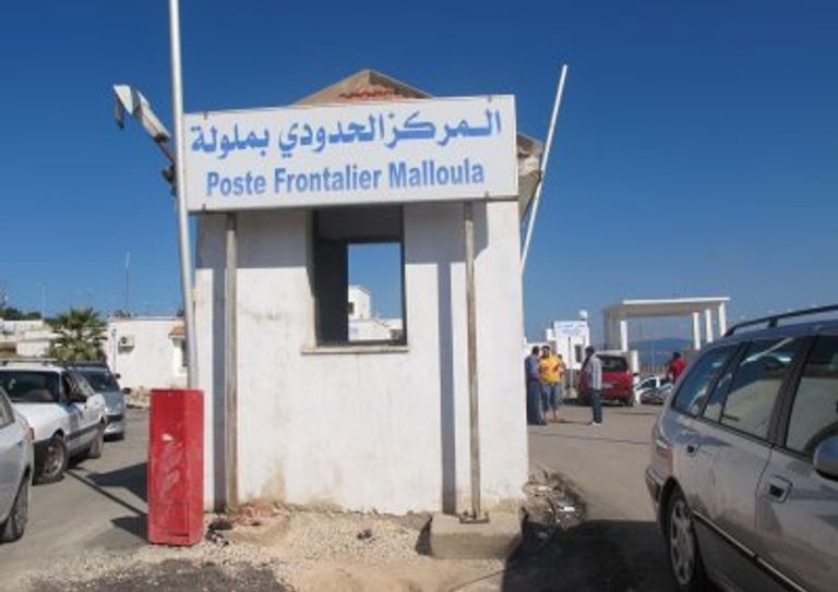 المعبر الحدودي ملولة بين تونس والجزائر