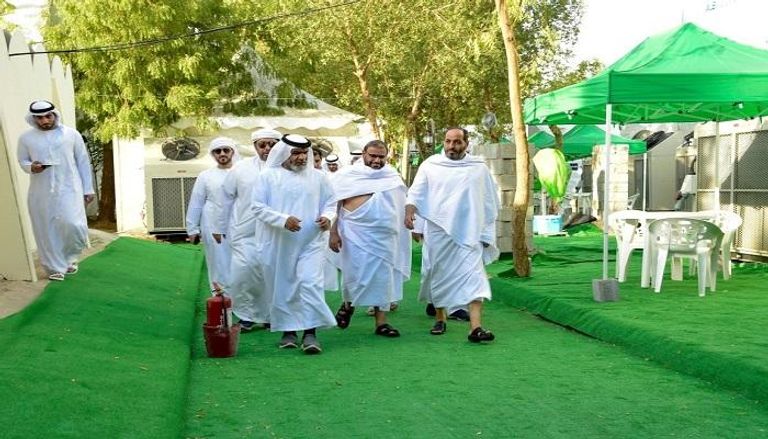 رئيس بعثة الحج الإماراتية يطمئن على جاهزية المخيمات لاستقبال الحجاج