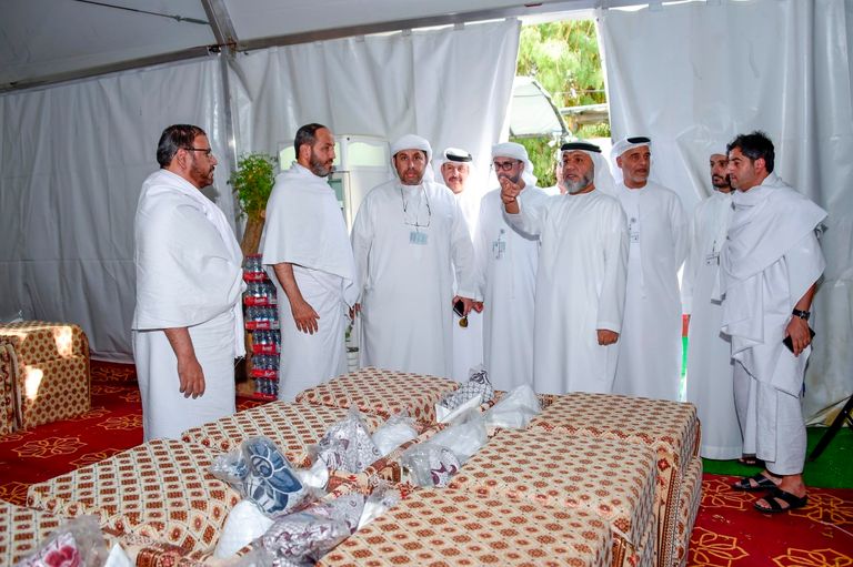 رئيس بعثة الحج الإماراتية يطمئن على جاهزية المخيمات لاستقبال الحجاج