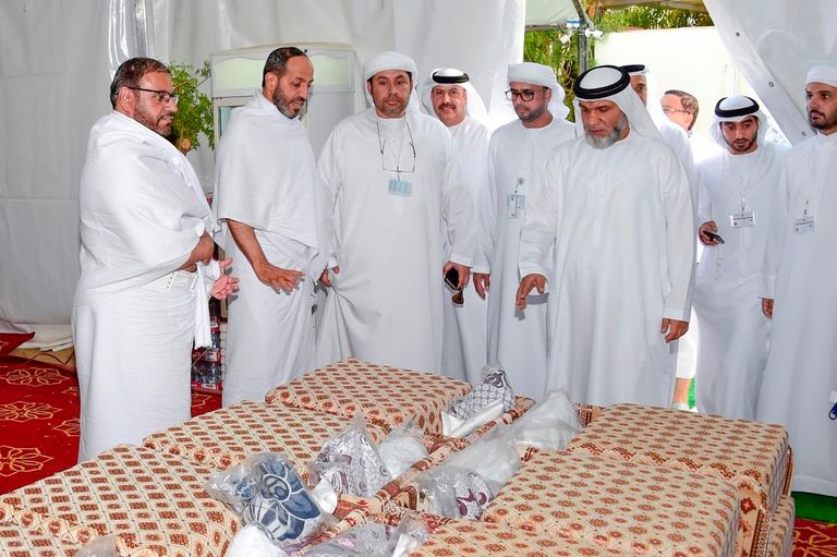 رئيس بعثة الحج الإماراتية يطمئن على جاهزية المخيمات لاستقبال الحجاج
