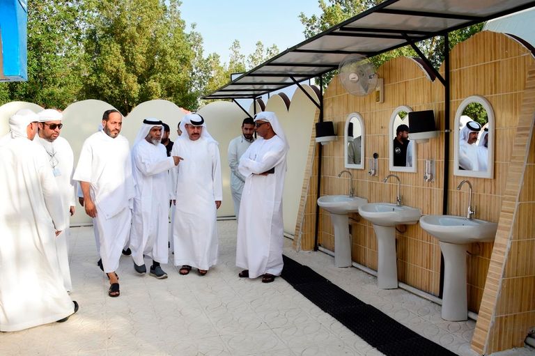 رئيس بعثة الحج الإماراتية يطمئن على جاهزية المخيمات لاستقبال الحجاج
