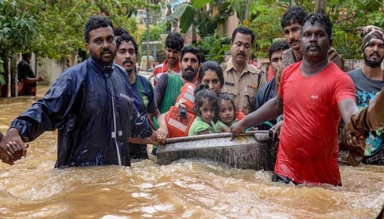 فيضانات مدمرة تضرب ولاية كيرلا الهندية 
