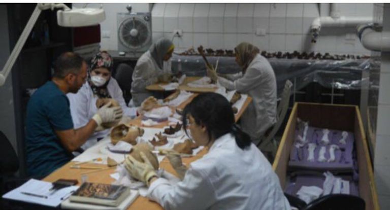 أثريون مصريون يكتشفون المزيد من أسرار "تابوت الإسكندرية"