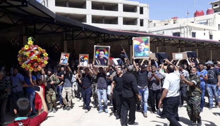 أهالي السويداء يشيعون قتلى تفجيرات داعش الإرهابية