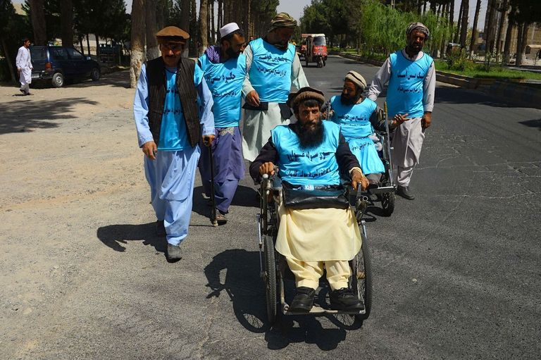 مسيرات لأفغان مبتوري يطالبون بإنهاء الحرب 