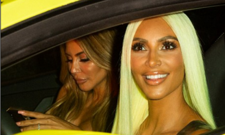 الشعر الأخضر أحدث تقاليع كيم كارداشيان