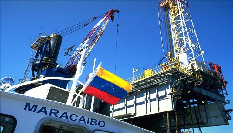 تفتقر صناعة النفط في فنزويلا إلى السيولة