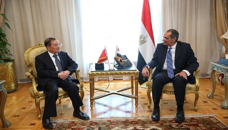 وزير الاتصالات المصري يستقبل السفير الصيني بالقاهرة
