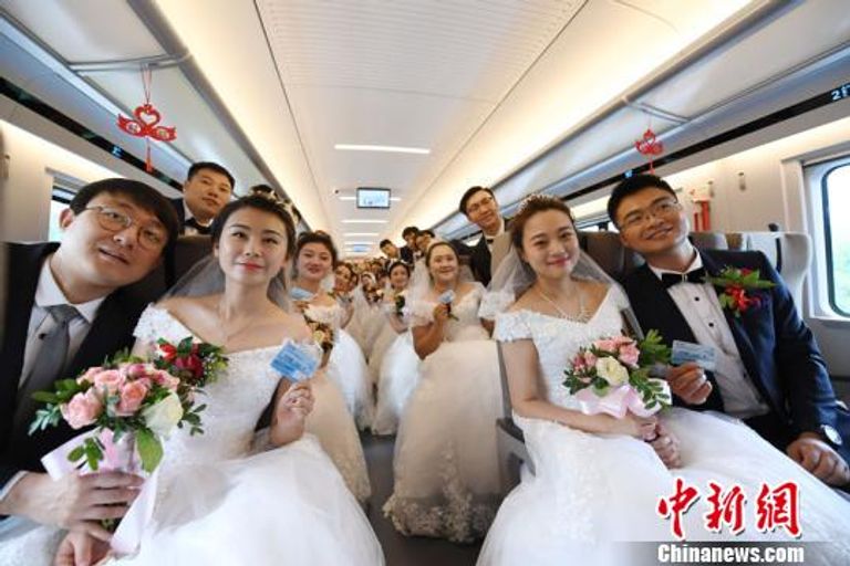 حفل زفاف جماعي بالصين