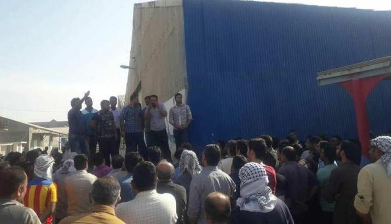 جانب من احتجاجات عمال مصنع إيراني
