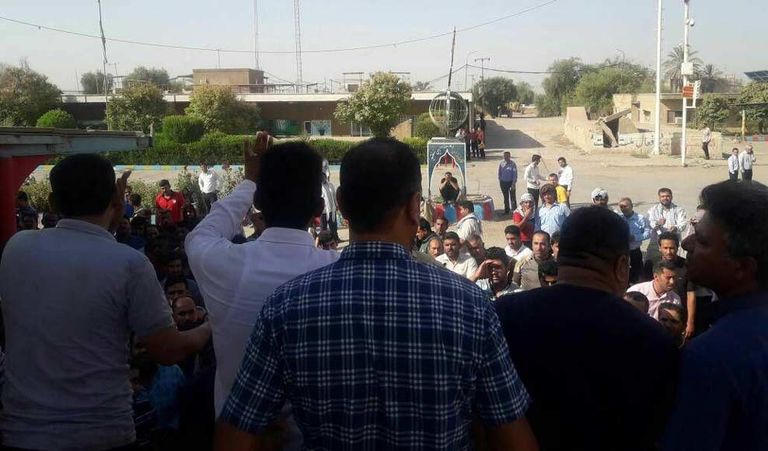 جانب من احتجاجات عمال مصنع إيراني