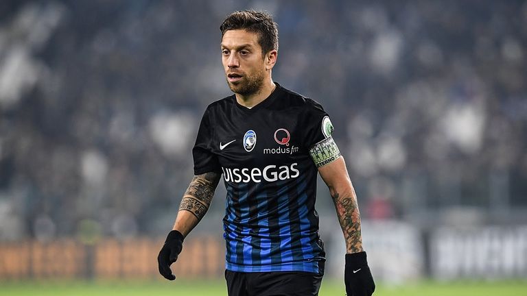 أليخاندرو جوميز مهاجم أتالانتا الإيطالي كريستيانو رونالدو نجم يوفنتوس