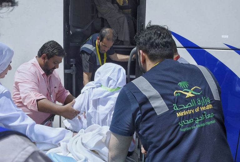 وزارة الصحة السعودية تصعد الحجاج لمشعر عرفات