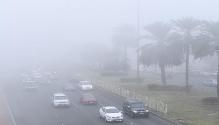 "أرصاد الإمارات" يحذر من تدني مدى الرؤية الأفقية بسبب الضباب