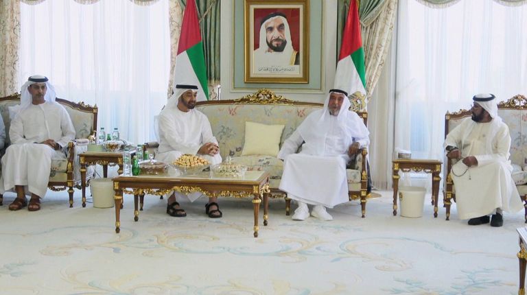 الشيخ خليفة بن زايد آل نهيان والشيخ محمد بن زايد آل نهيان الشيخ خليفة بن زايد آل نهيان والشيخ محمد بن زايد آل نهيان