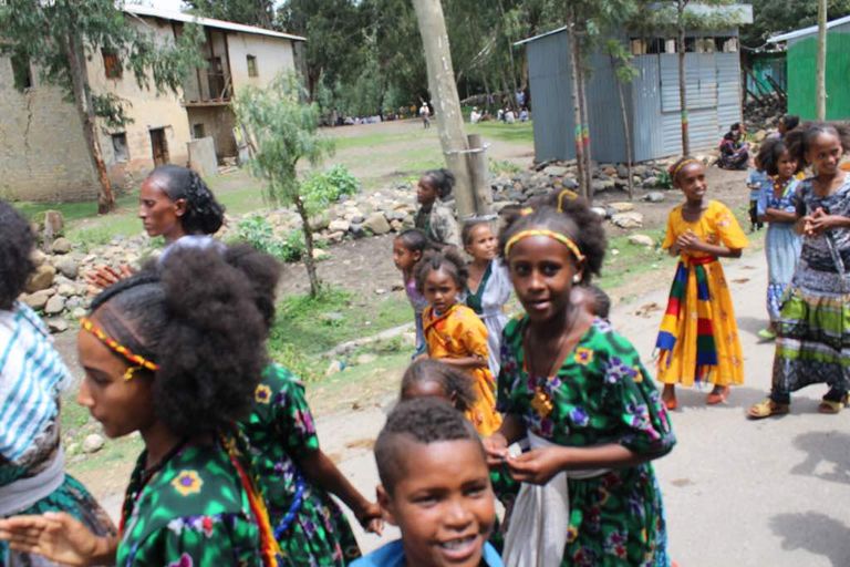 فتيات إثيوبيا يتزين في احتفالات "اللشاداي" و"أشيندا"