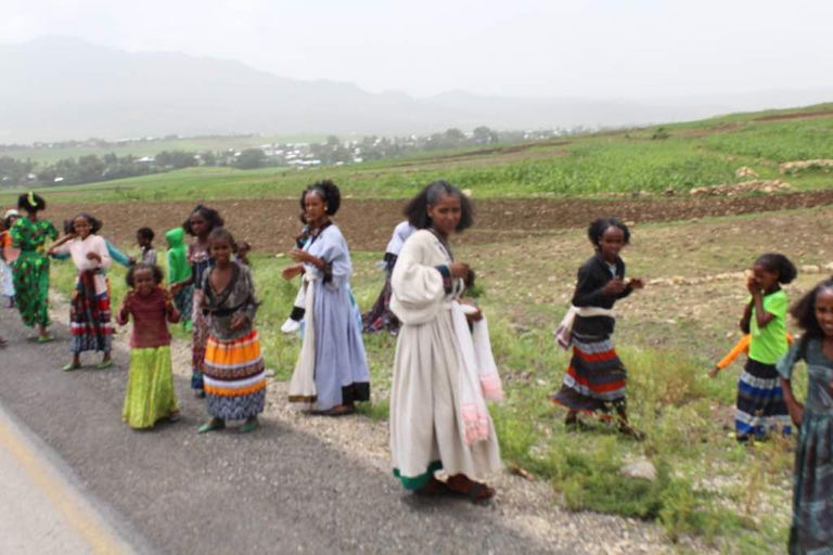 فتيات إثيوبيا يتزين في احتفالات "اللشاداي" و"أشيندا"
