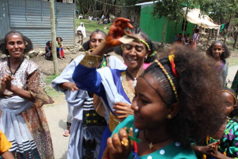 فتيات إثيوبيا يتزين في احتفالات "اللشاداي" و"أشيندا"