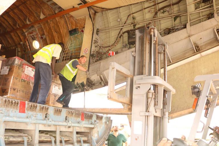 طائرة إغاثة إماراتية تحمل 30 طنا من المساعدات تصل إلى الخرطوم