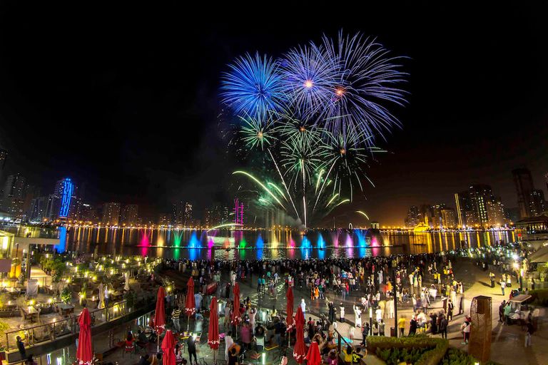 من عروض الألعاب النارية