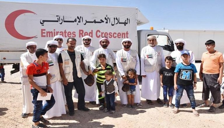 الهلال الأحمر الإماراتي يشارك اللاجئين السوريين بالأردن فرحة العيد