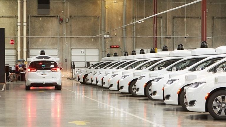 سياراة وايمو ذاتية القيادة