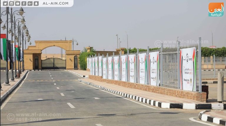 ملعب 30 يونيو يتزين بشعار عام زايد