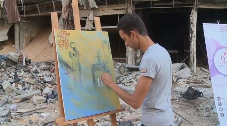 رسامون يجسدون الدمار بمخيم اليرموك في لوحاتهم الفنية