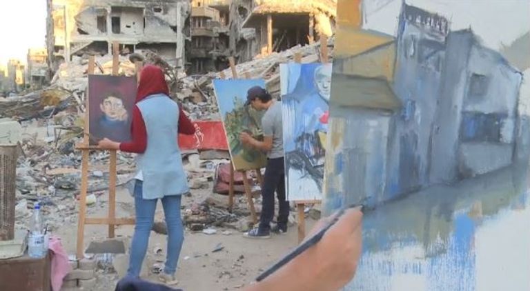 رسامون يجسدون الدمار بمخيم اليرموك في لوحاتهم الفنية