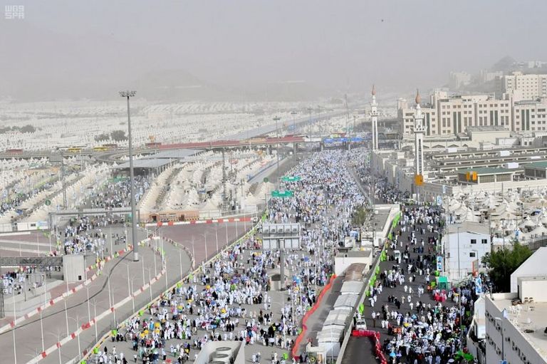 مواكب الحجاج المتعجلين تودع مشعر منى
