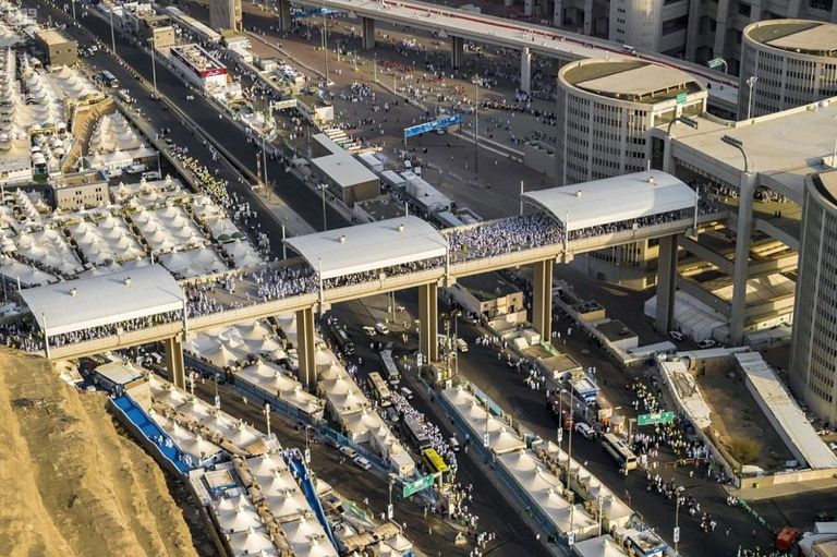 مواكب الحجاج المتعجلين تودع مشعر منى