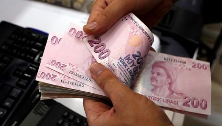 الليرة التركية تخسر 1.1% من قيمتها أمام الدولار 