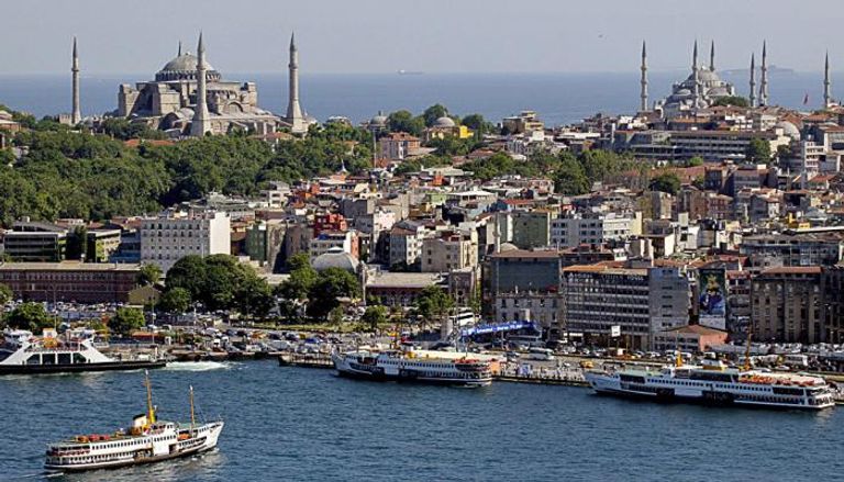 هبوط الليرة يجمد صناعة العقارات في تركيا
