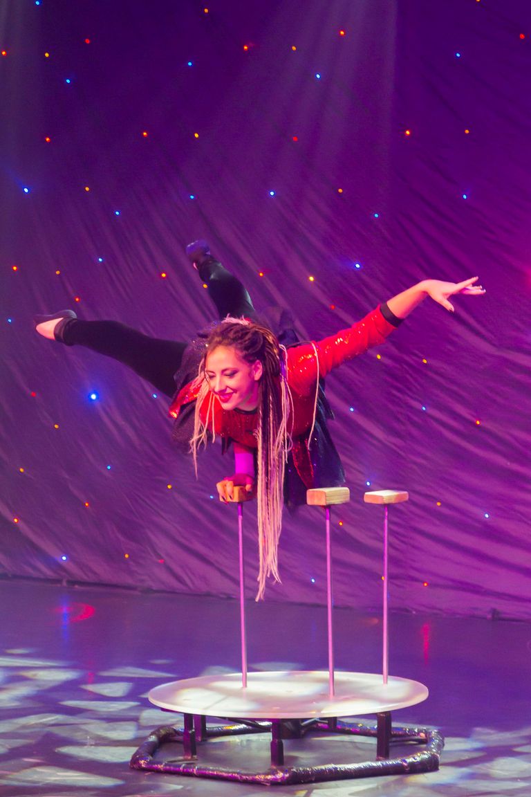 من العروض البهلوانية