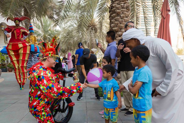 من العروض البهلوانية