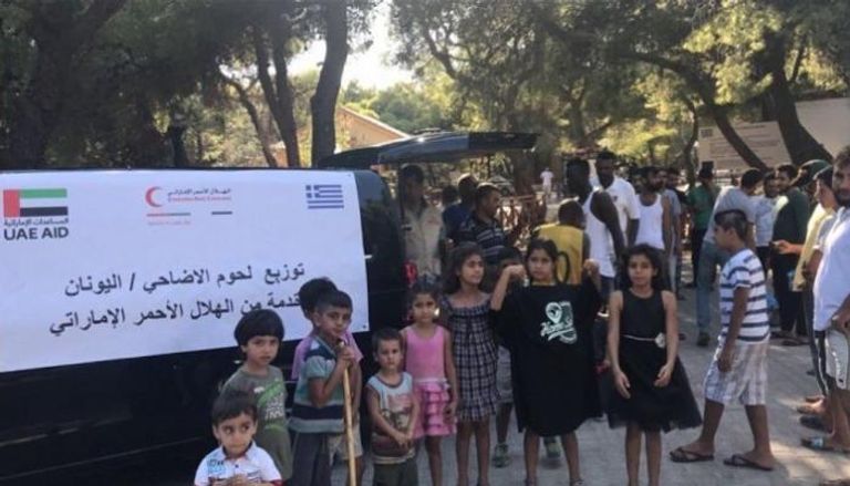سفارة الإمارات في أثينا توزع الأضاحي على اللاجئين